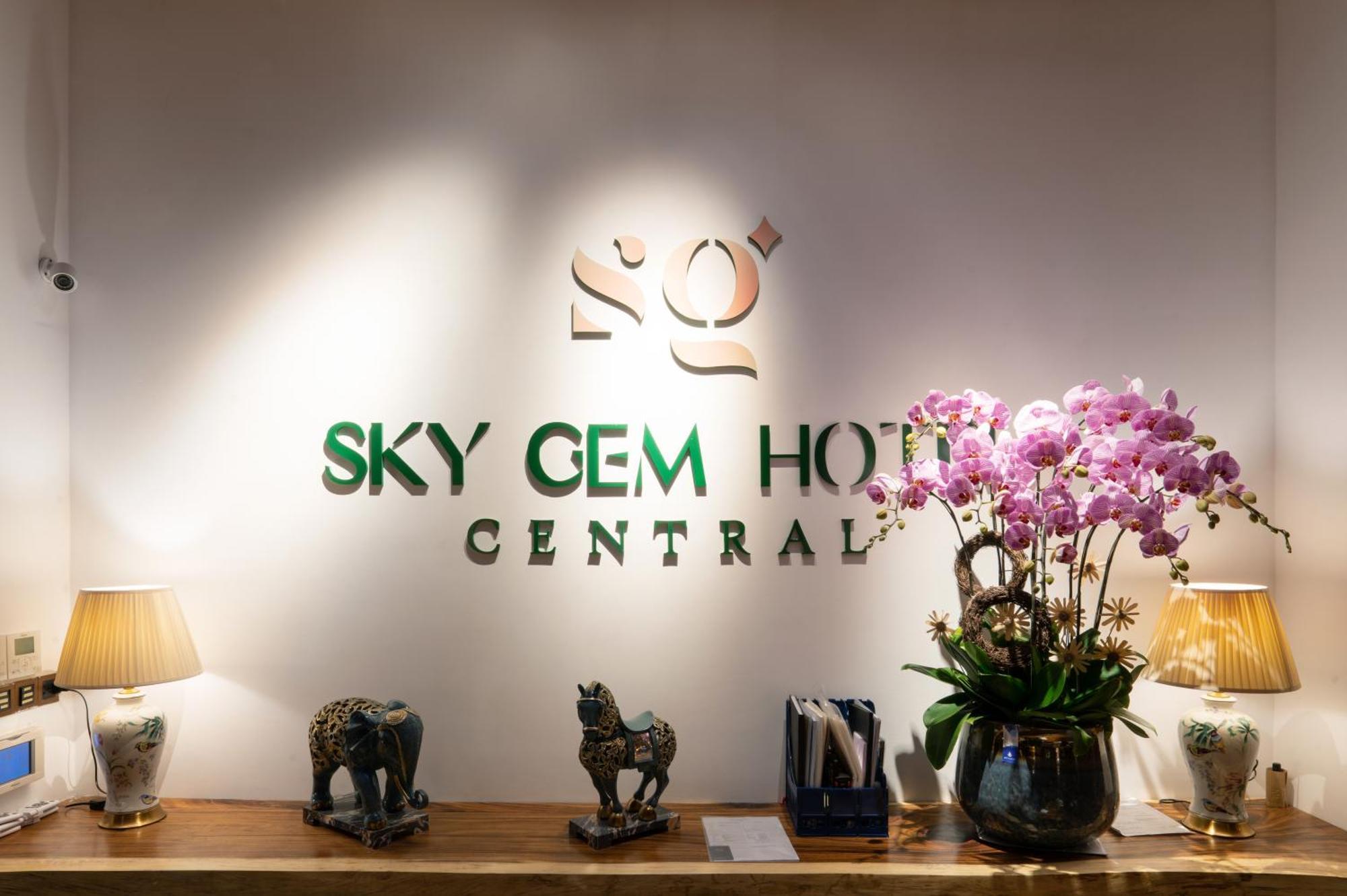 Sky Gem Central Hotel Хошимин Экстерьер фото